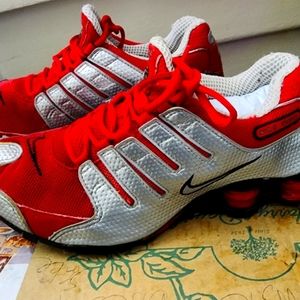 Gently used Nike shox size 9